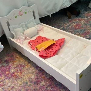 American Girl Doll bed with extra t-shirt and apron